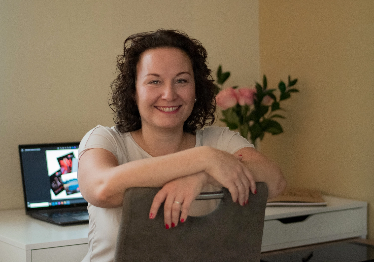 Edita Karlovská - designérka při práci